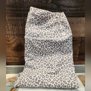 Peloton Gray and White Leopard Print Leggings